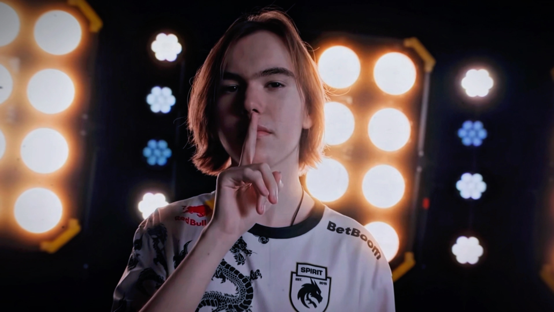 今天是Lwx与Crisp两名选手在LPL联赛登场六周年的日子